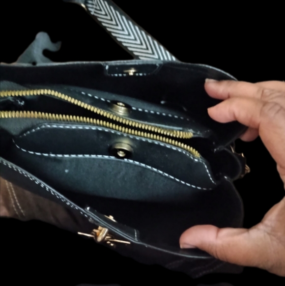 Elegant Black Crossbody Bag with Butterfly Charm - Picture 4 of 4